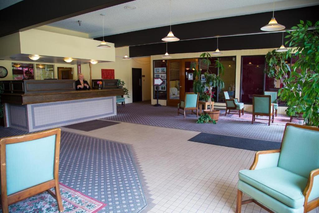 Providence Place Inn Port Hardy Exterior photo